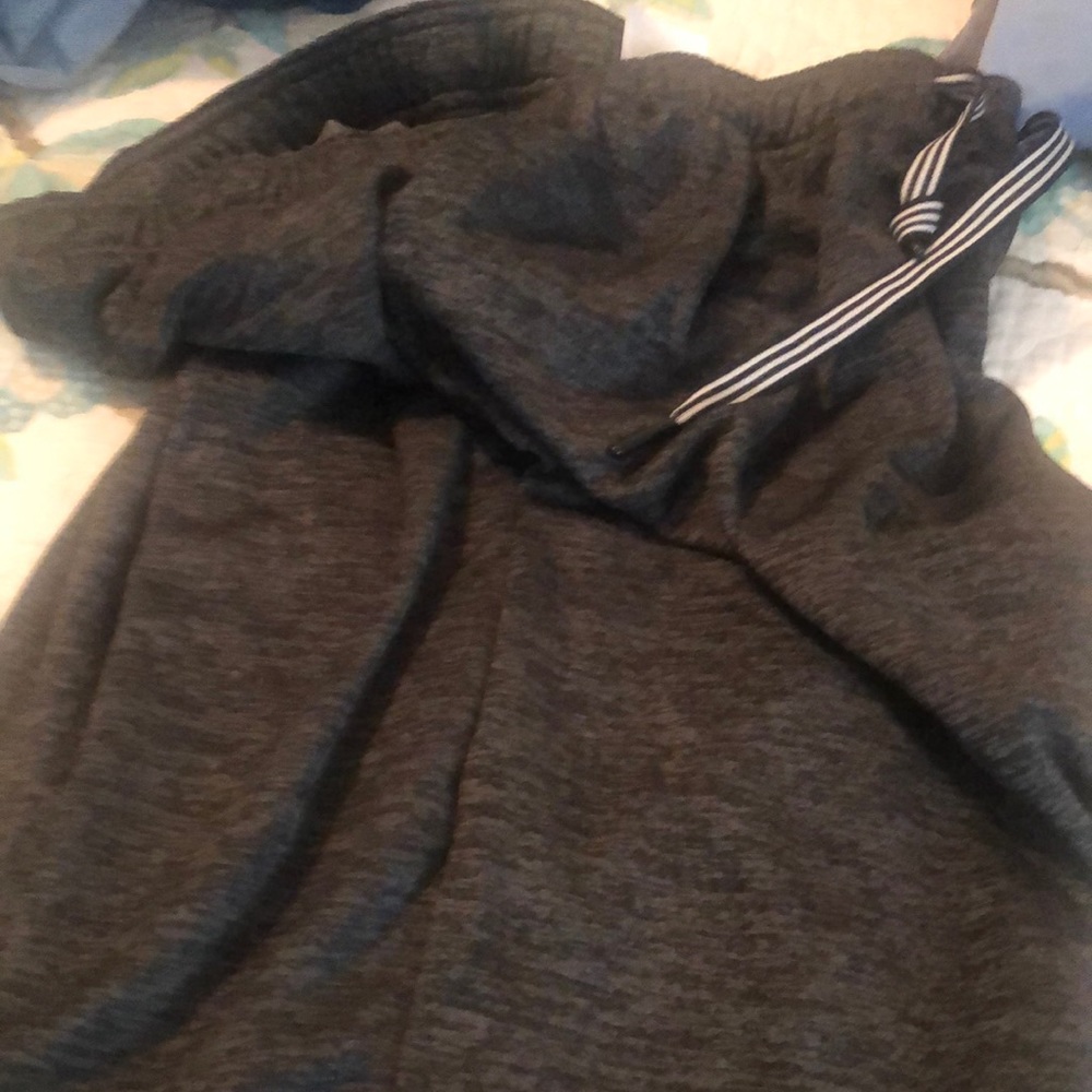 Like new, barely worn Aididas grey/black